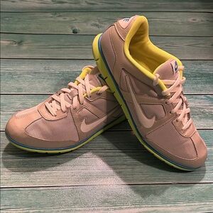 Nike Light Gray and Neon Yellow Athletic Shoes Oceanic. EUC